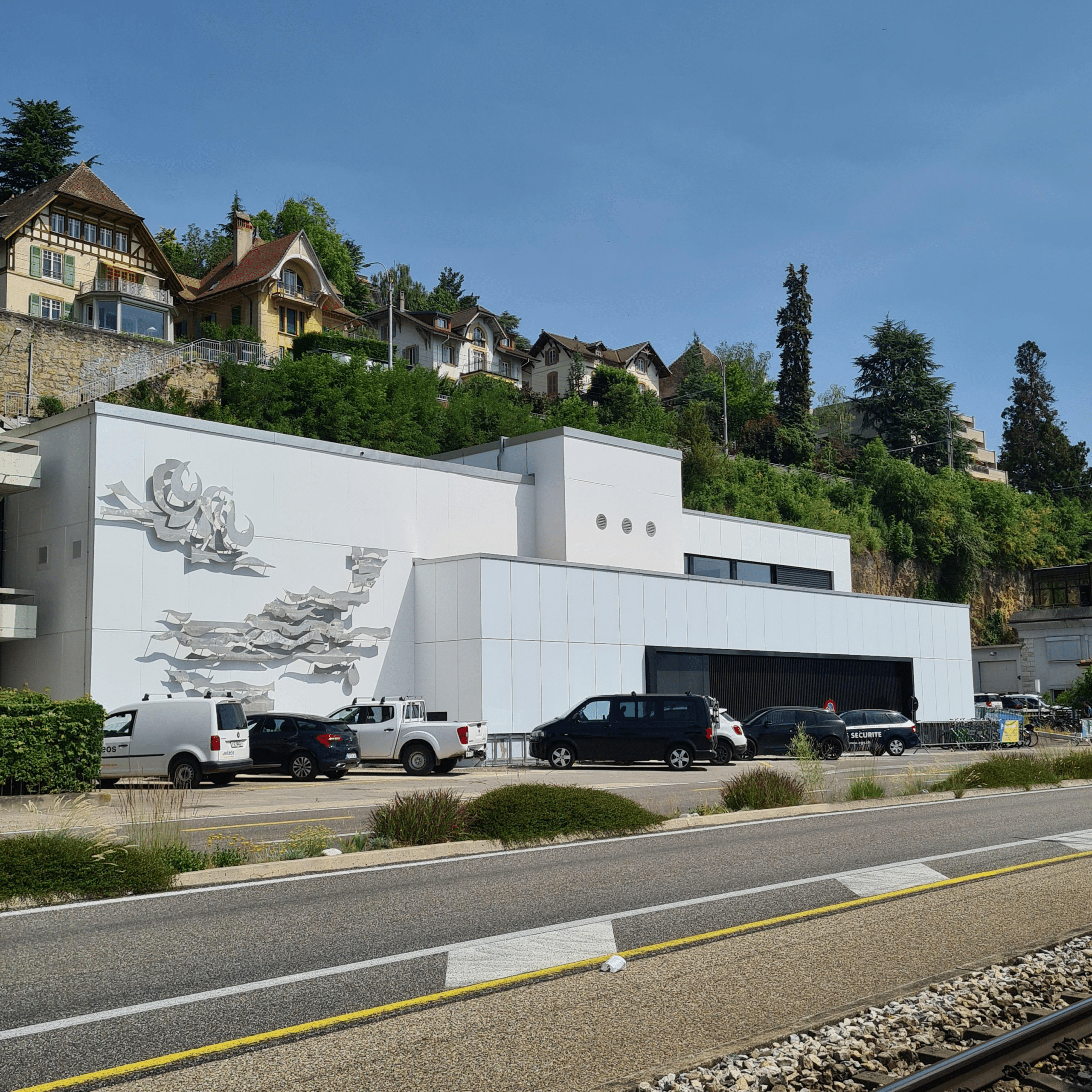 Champ-Bougin façade photovoltaïque blanche Solaxess